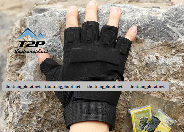 Găng tay BlackHaw được làm bằng chất liệu da và Kaki cao cấp, cùng được hệ thống thông gió được thiết kế đặc biệt, tạo cho bạn cảm giác thoải mái dễ chịu và hạn chế tối đa mồ hôi tiết ra mỗi khi đeo.